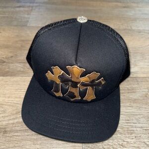 CHROME HEARTS TRIPLE CROSS TRUCKER HAT